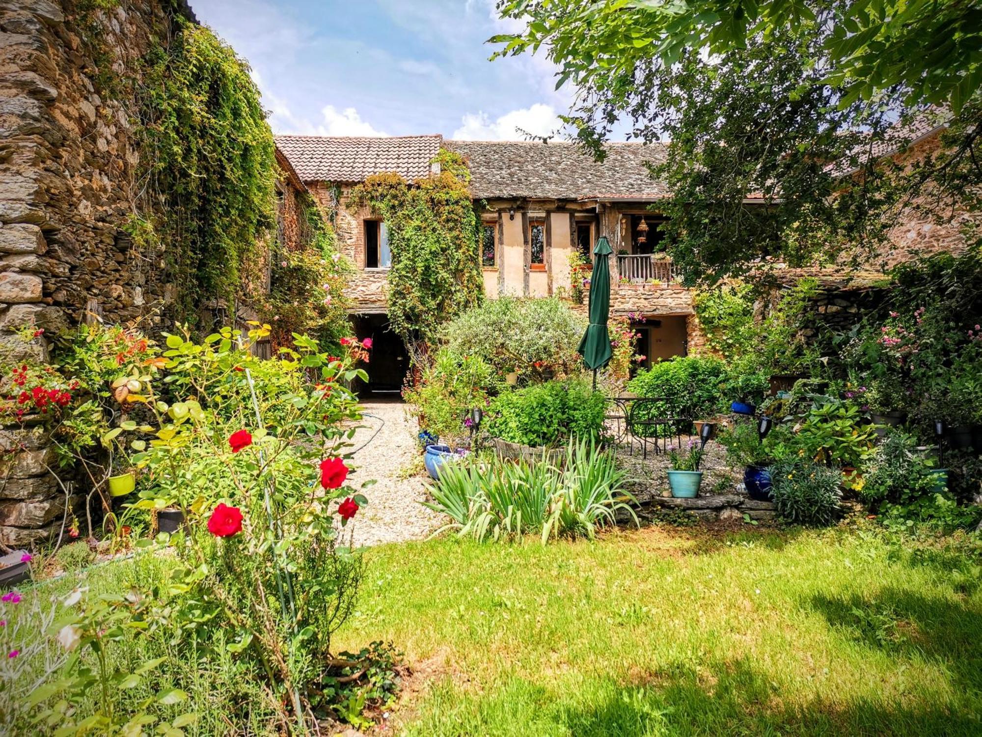 Chambres D'Hotes Le Puits D'Amour Mirandol-Bourgnounac Exteriér fotografie